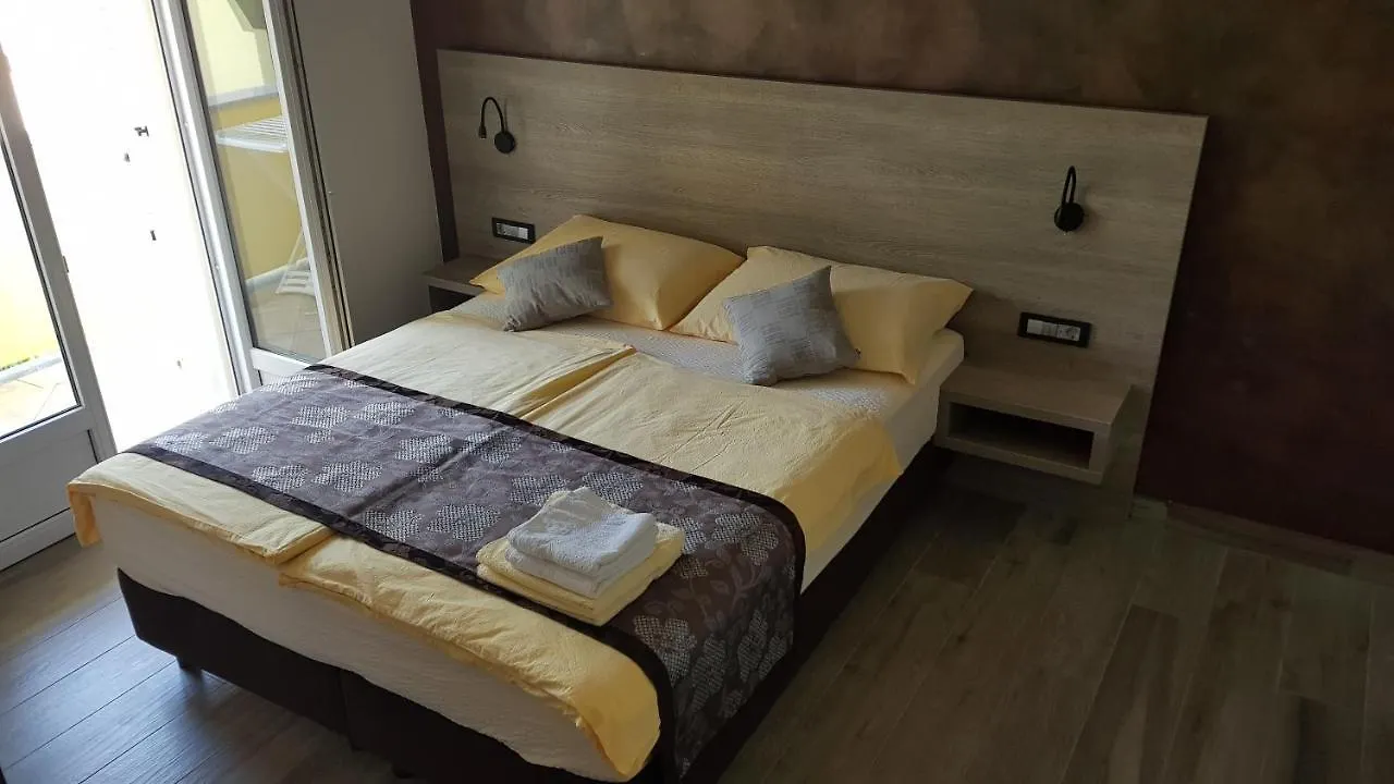 Premium Appartments Suha Punta Kampor Apartment